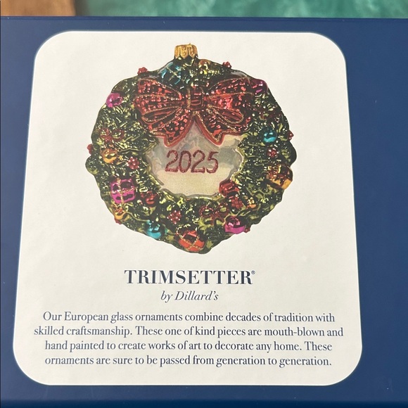 Trimsetter Other - Christmas ornament 2025
handcrafted, mouth-blown European glass wreath, NIB